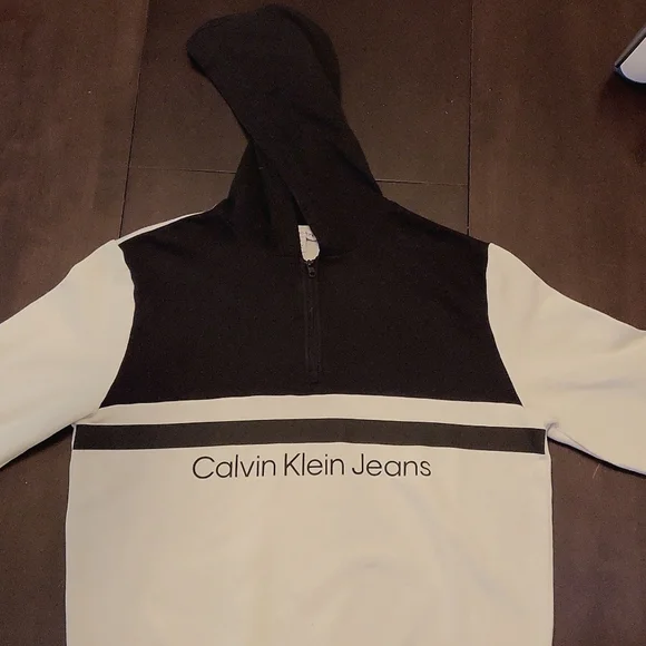 Calvin Klein - Picture 1 of 8